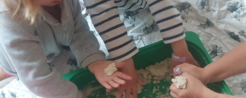 Zabawy sensoryczne i prace plastyczne