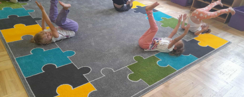 Nowy dywan, a tym samym nowe możliwości ciekawych zabaw ruchowych