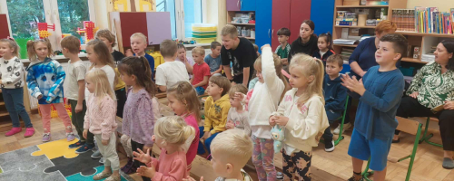 Przygoda z teatrem – lekcja bezinteresownej pomocy